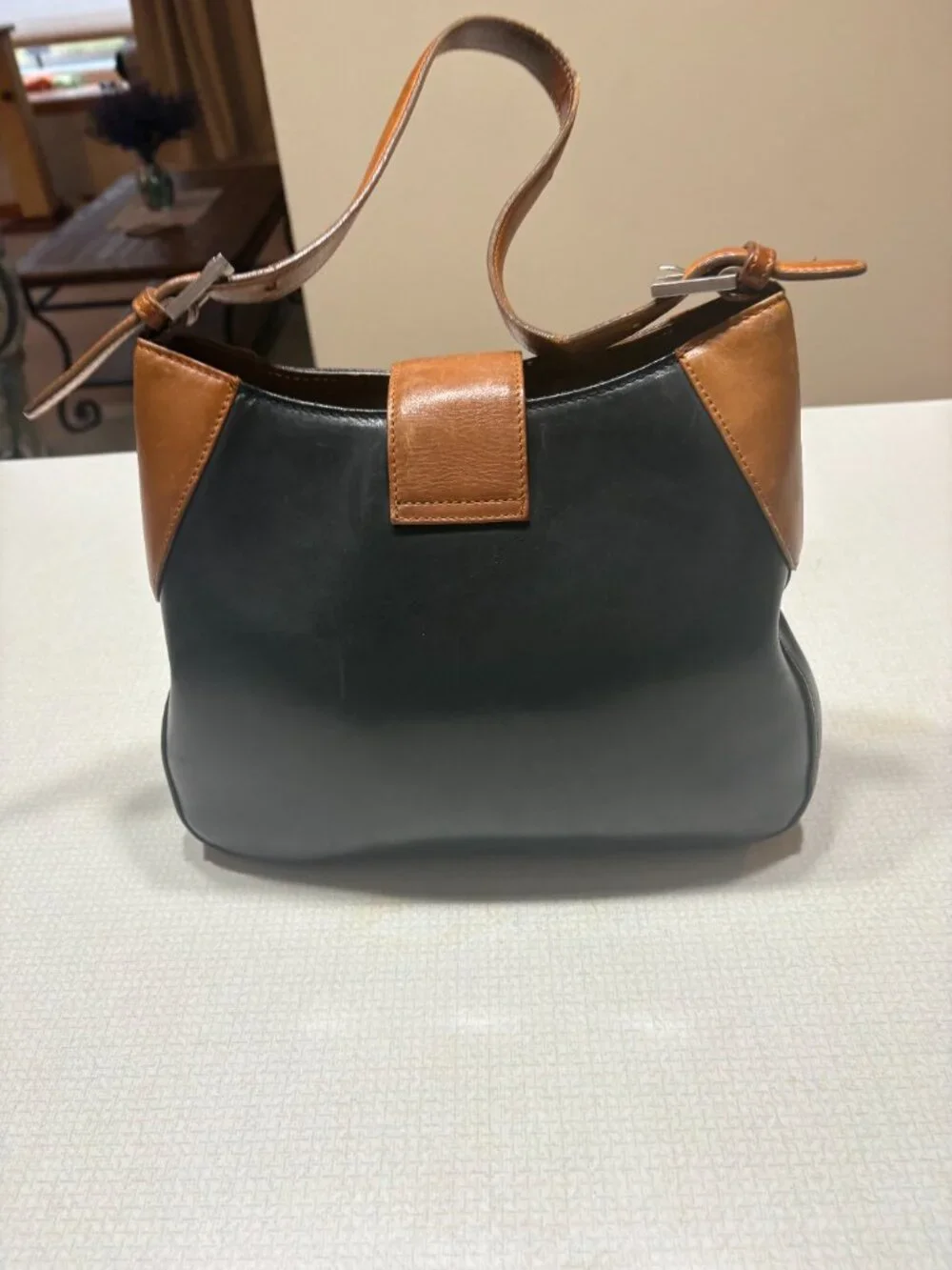 EUC M London Leather shoulder bag in Black and Brown